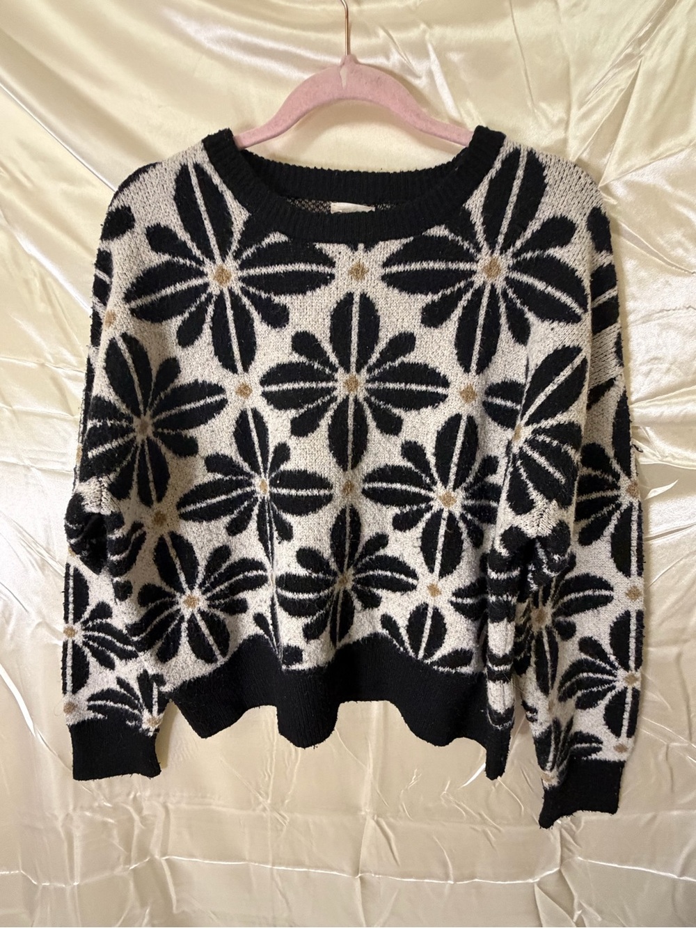 BIBI Women’s Large Floral Sweater Black Ivory Scallop Hem Oversized Boho